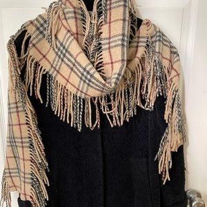 Burberry wool scarf